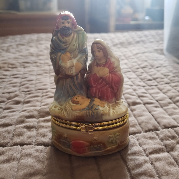 Christmas Mary Joseph Nativity Trinket Jewelry Box - PM1 - Picture 1 of 4